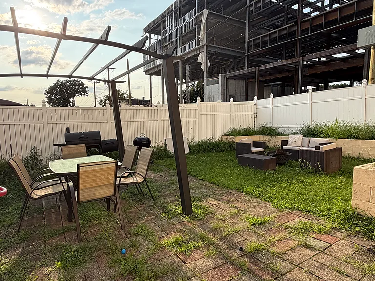 231 Sedore Ave #1 — Photo 18