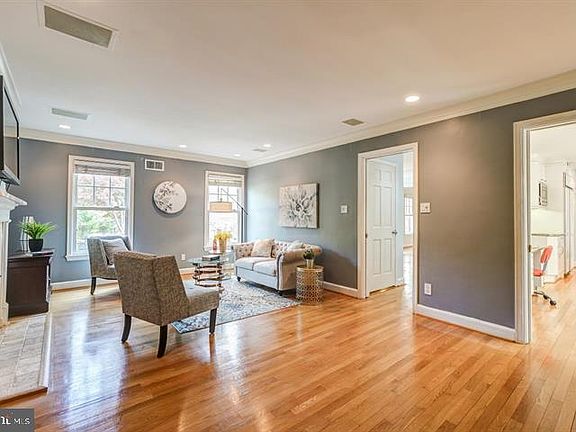 4th image of 9912 Sorrel Ave