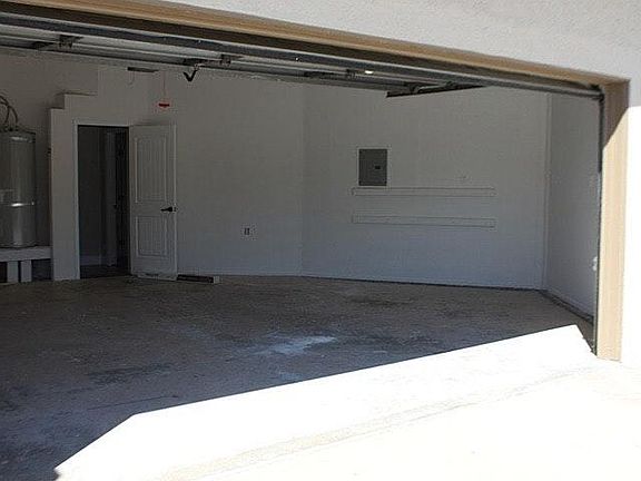 Oversized 2 car garage