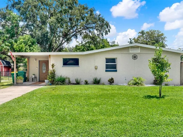 707 Plumosa Ave, Fruitland Park, FL 34731