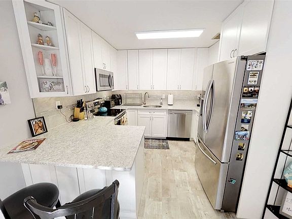 4th image of 710 Hilltop Ct