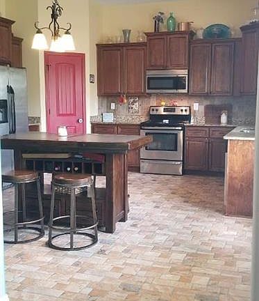 5th image of 62 Bradley Dr