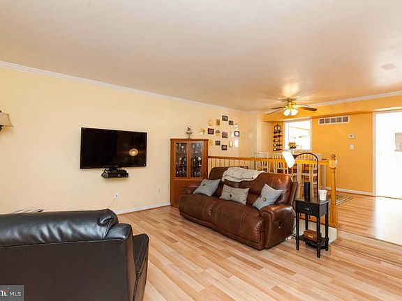 4th image of 638 Marianne Ln