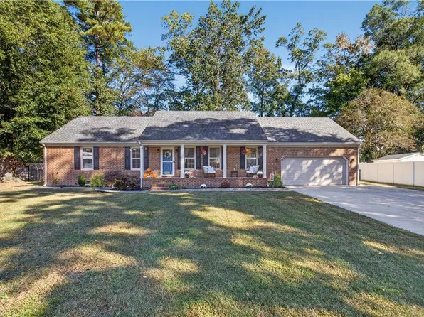 405 Bridle Ct, Chesapeake, VA 23323