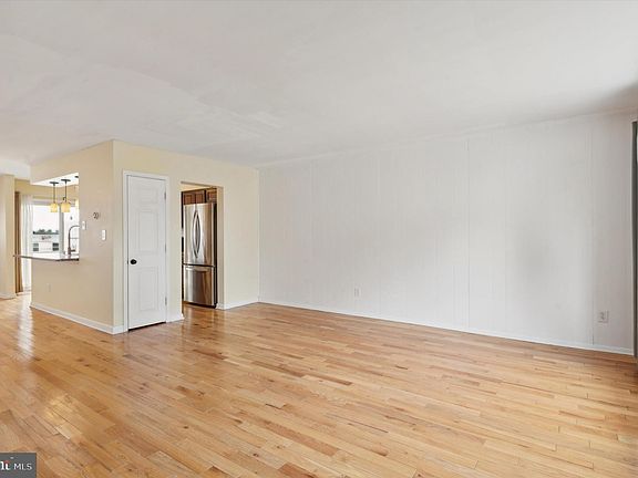 3rd image of 1602 Coleman St