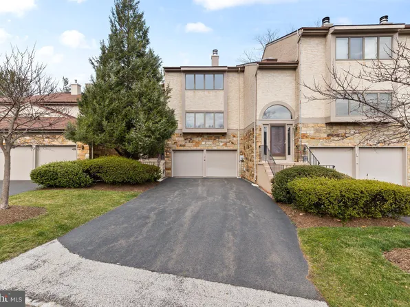 47 Woodmont Dr, Lawrence Township, NJ 08648