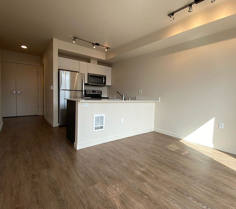 1st image of 1315 E Jefferson St #8301051