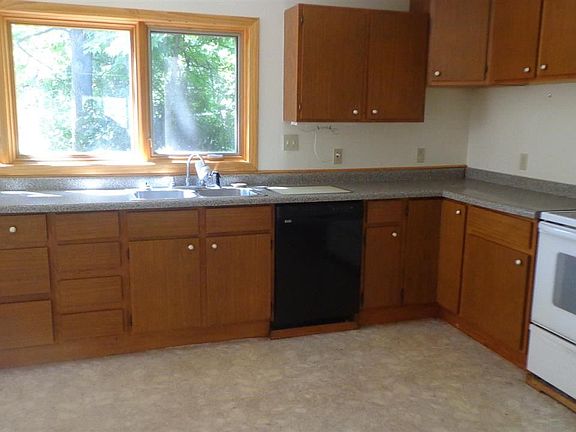 5th image of 704 4th St