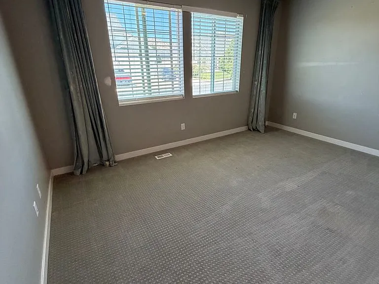 952 W 2840 N — Photo 19