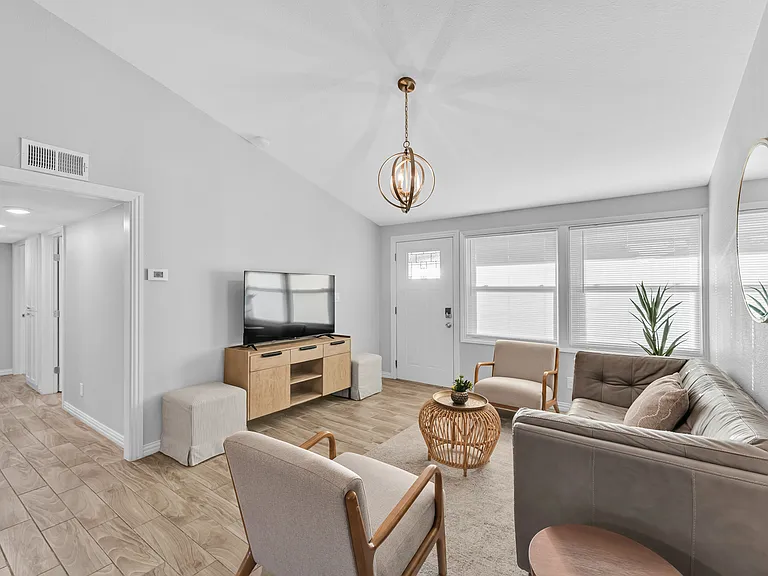 13506 Castleton Dr — Photo 35