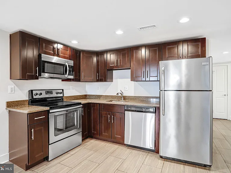 1350 Perry Pl NW — Photo 5