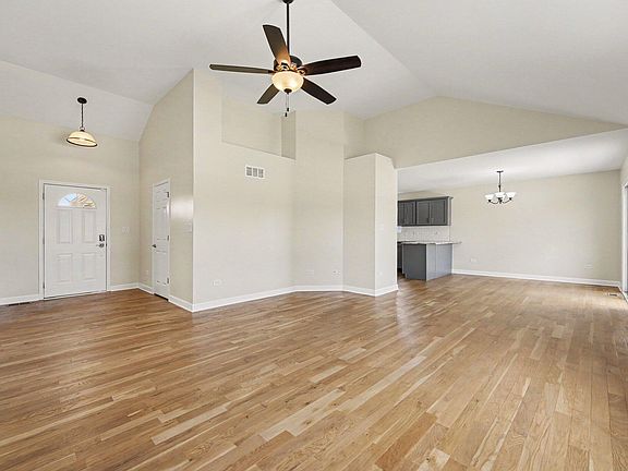 3rd image of 9441 Polk St