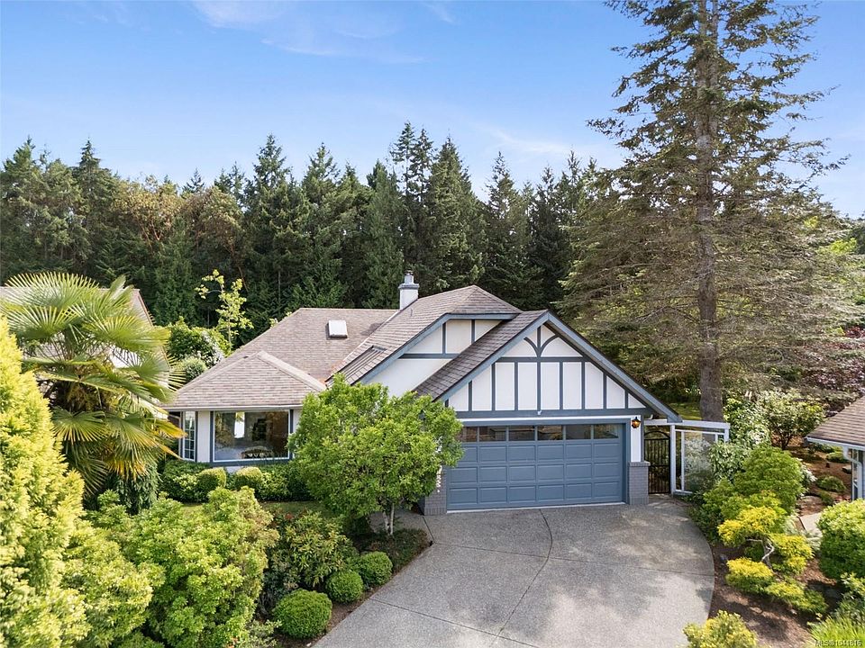 1st image of 697 Pine Ridge Dr