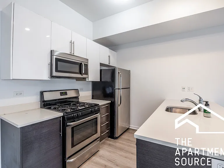 2022 S Throop St #2W — Photo 5
