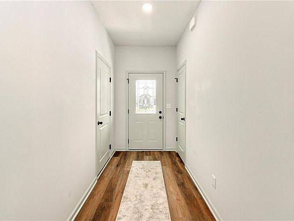 5th image of 1301 NE White Oaks Ln