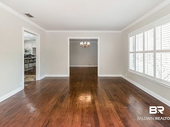 4th image of 4451 Winnie Way
