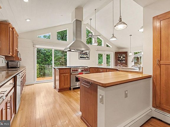 3rd image of 22 Barnett Dr
