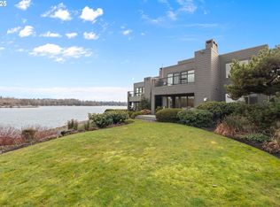 5676 S Riverpoint Ln, Portland, OR 97239