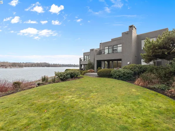 5676 S Riverpoint Ln, Portland, OR 97239