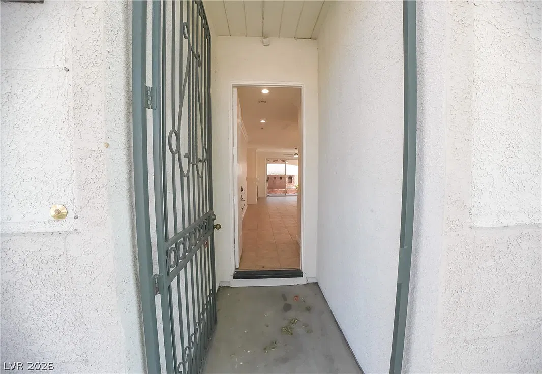 3 bed, 2.0 bath, 1485 sqft, $2,200 — Photo 2