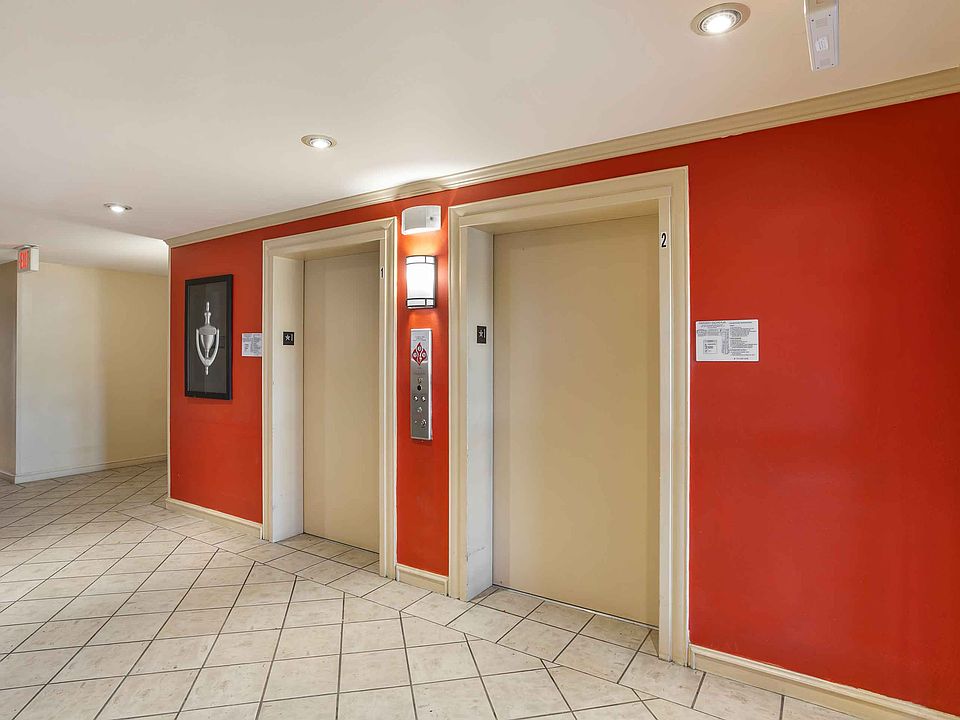 Lobby and Guest Check-in