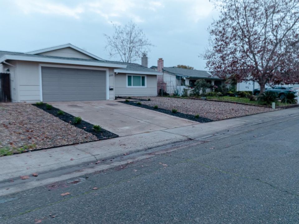 1st image of 3305 Glenmoor Dr