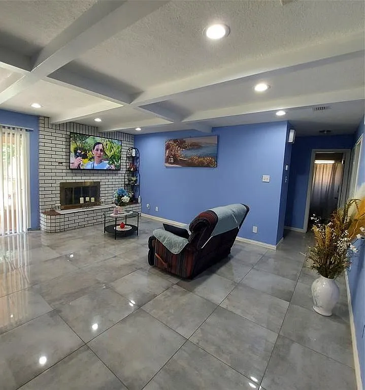3 bed, 1398 sqft, $1,400 — Photo 1