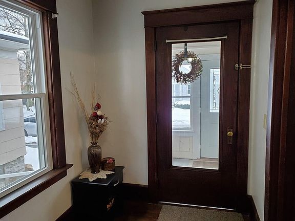 3rd image of 422 Stafford Ave