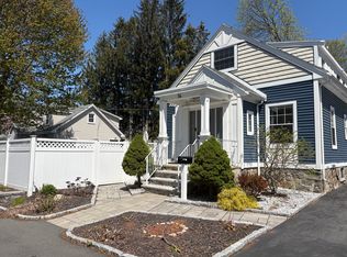 14 Fairview Rd, Lynnfield, MA 01940