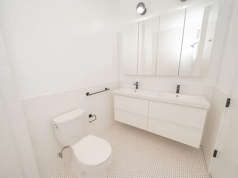 848 32nd Street — Photo 21