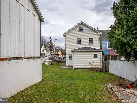 4th image of 1600-1602 20th Ave