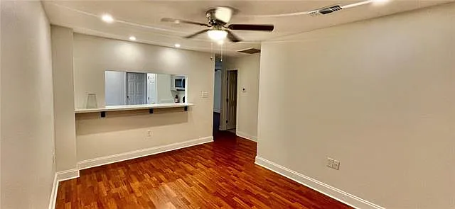 3 bed, 1.0 bath, 1604 sqft, $2,000 — Photo 2