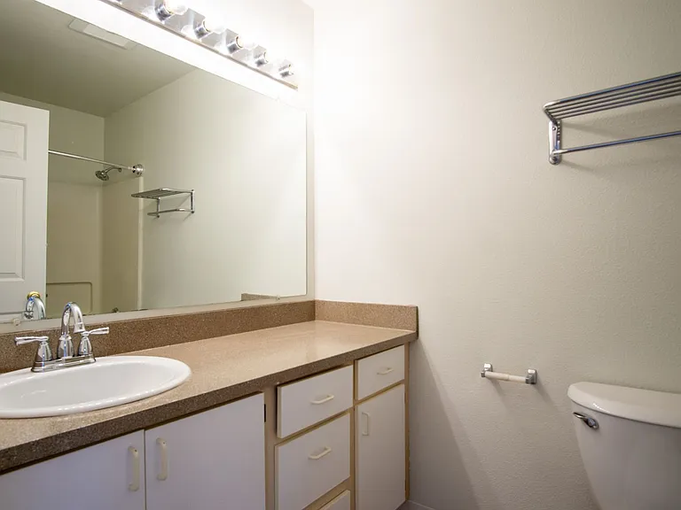 245 SW Hooker St #7 — Photo 10
