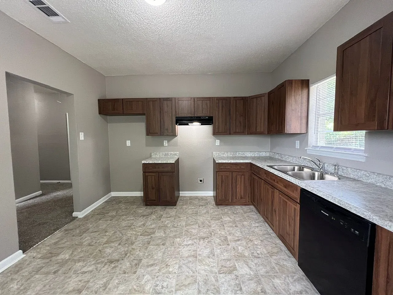 602 E Bodley Ave — Photo 3