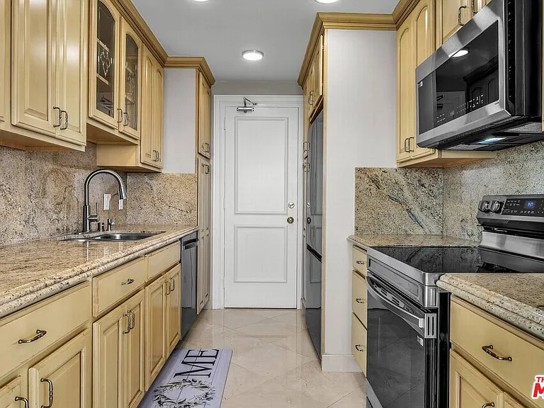 10701 Wilshire Blvd #1903 — Photo 14