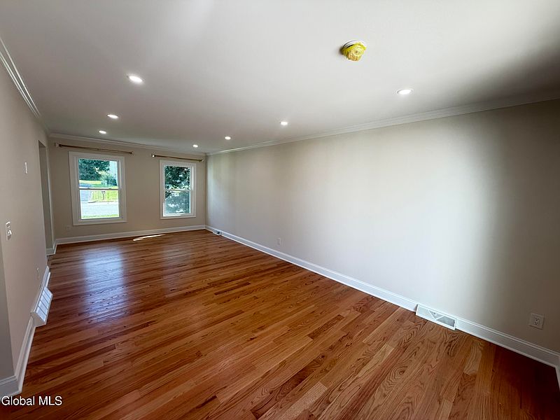 2nd image of 27 Dublin Court