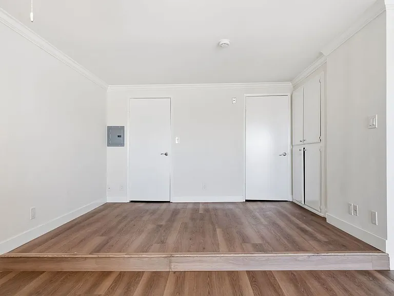 Orange Apartments — Photo 33