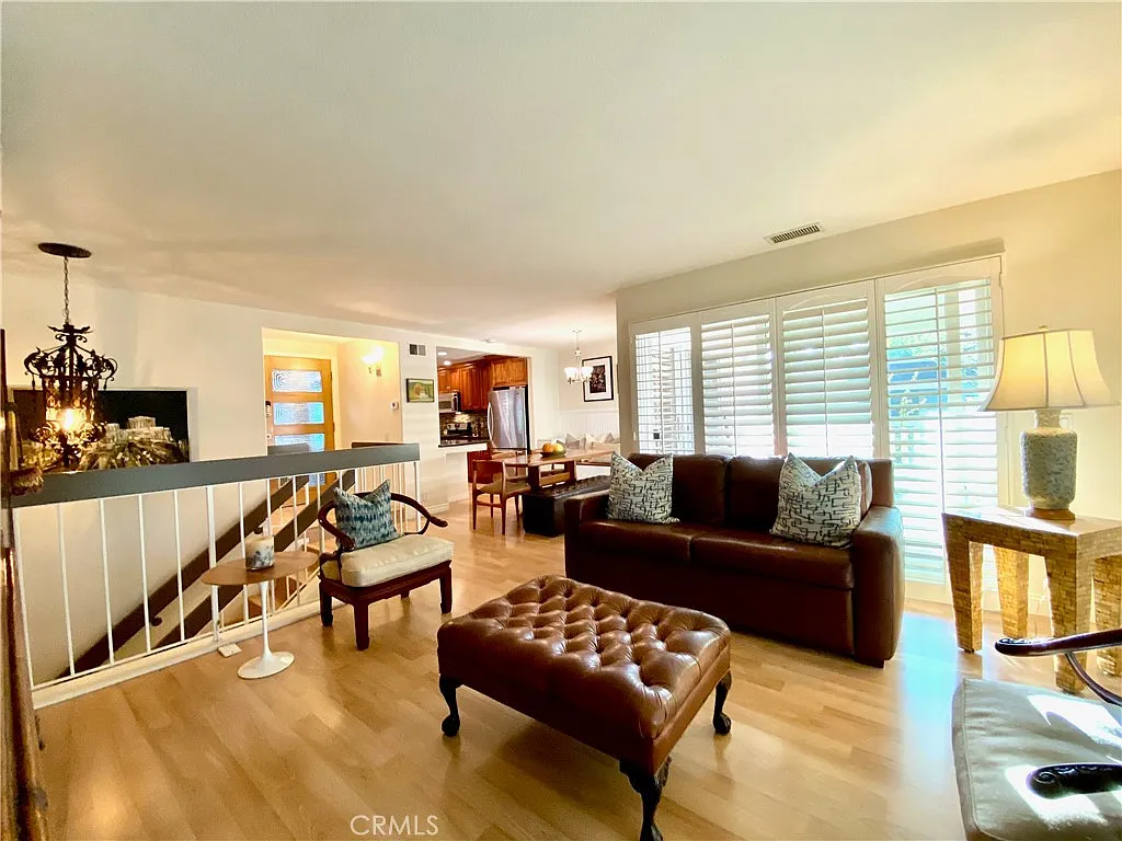 2 bed, 1.5 bath, 1041 sqft, $3,600 — Photo 4