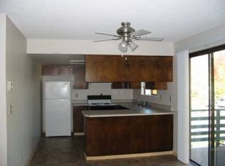 1704 NE Fairview Ave APT F, Grants Pass, OR 97526