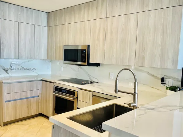 3145 NE 210th St, Aventura, FL 33180