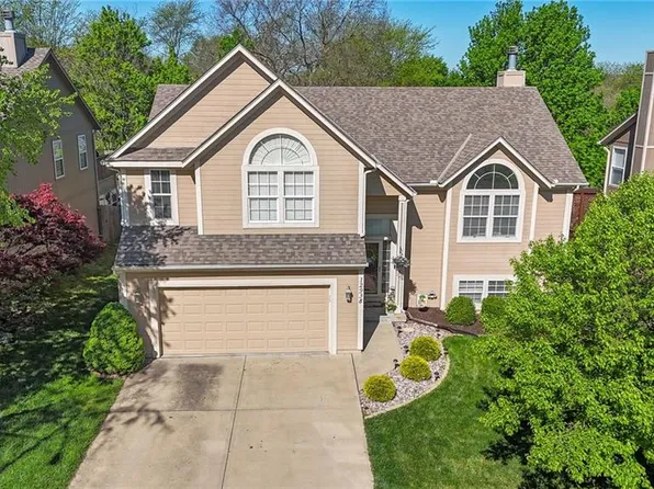 12938 S Summit St, Olathe, KS 66062