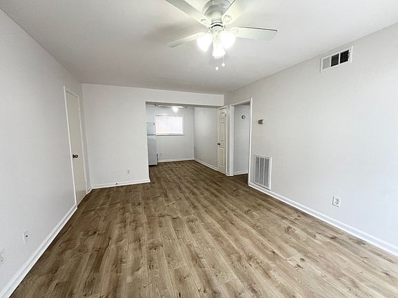 3rd image of 1133-1149 N Durham Dr #Drm02