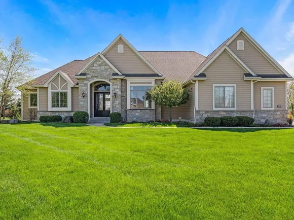 1290 Mary Hill CIRCLE, Hartland, WI 53029