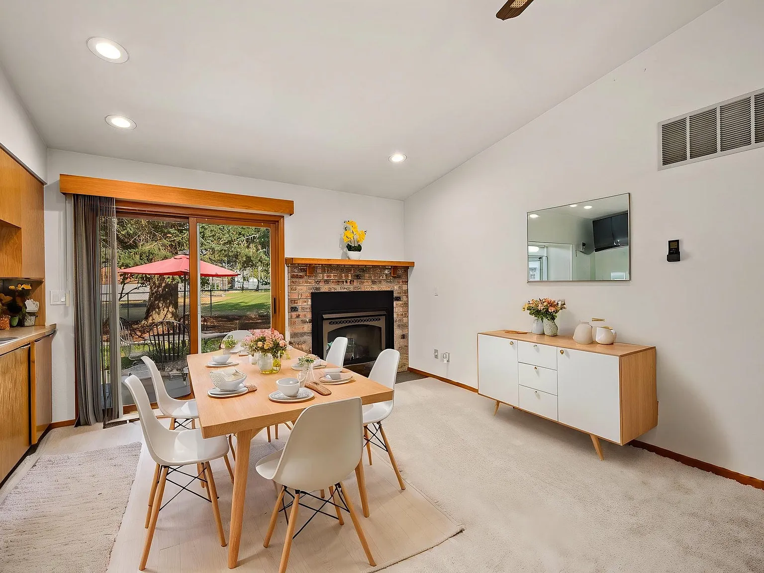 4 bed, 2503 sqft, $3,500 — Photo 3