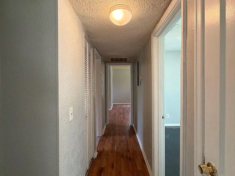 8028 Delaware Ave — Photo 20