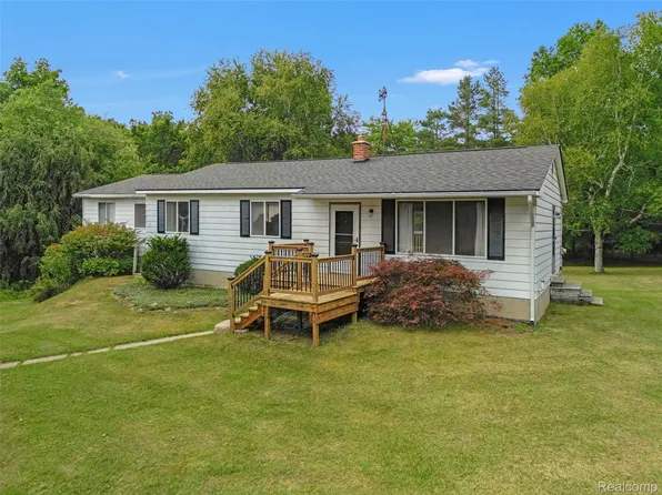 3250 Groveland Rd, Ortonville, MI 48462