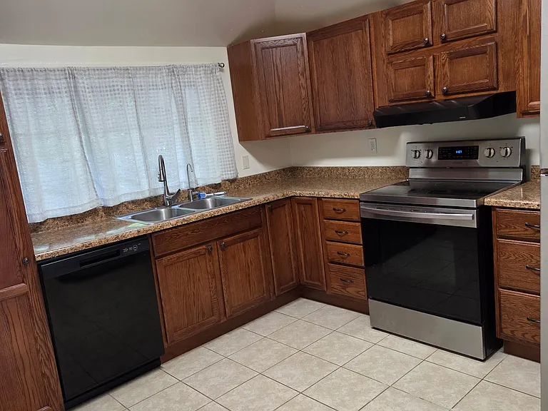 203 E Market Ave — Photo 18