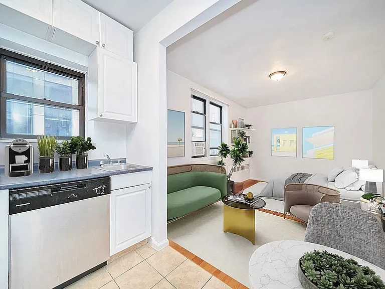 100 Lexington Ave #3-C — Photo 2