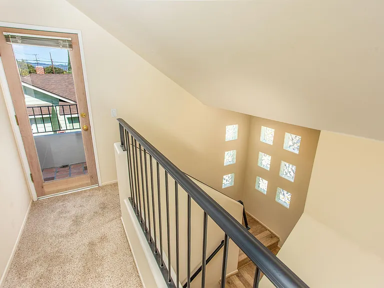 2432 De La Vina St #A — Photo 8