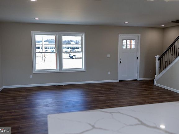 4th image of 207 Sumner St